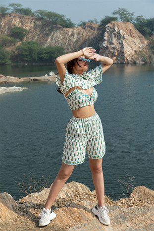 Too hot to handle Bermuda shorts